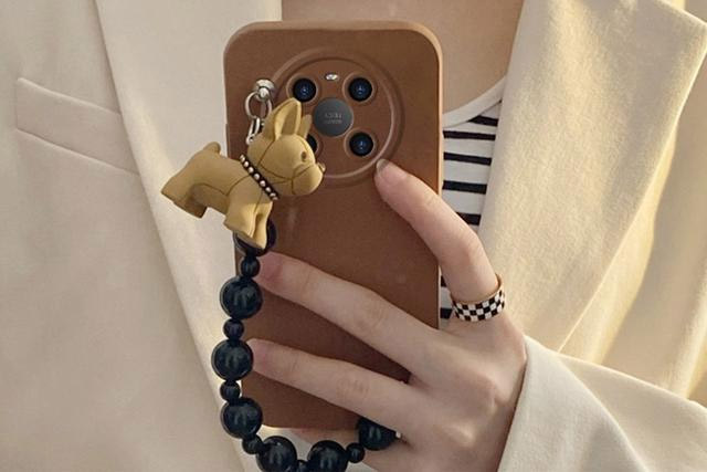 This kind of mobile phone case is very good. Don't buy it in the future! If the mobile phone falls to the ground, it will suffer double damage